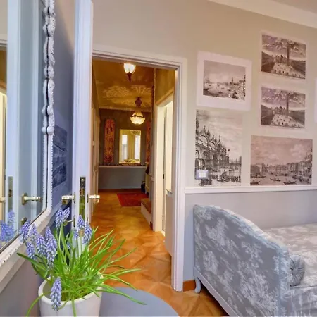 Campanile Canonica Design House * Venetië