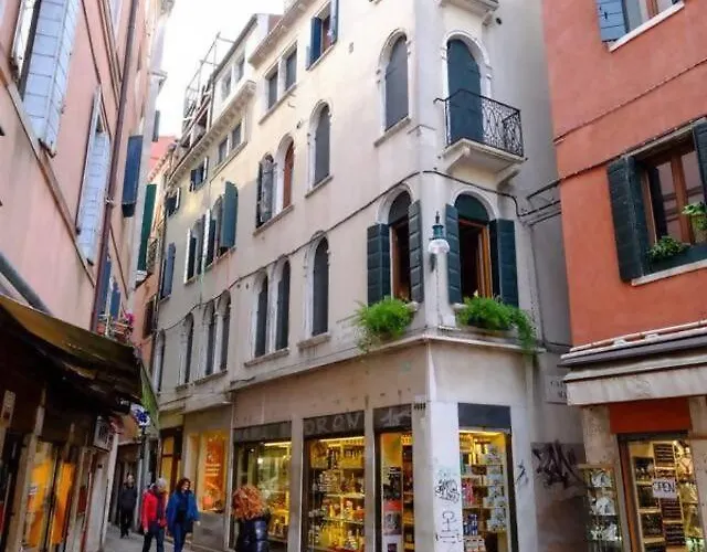 Campanile Canonica Design House * Venise